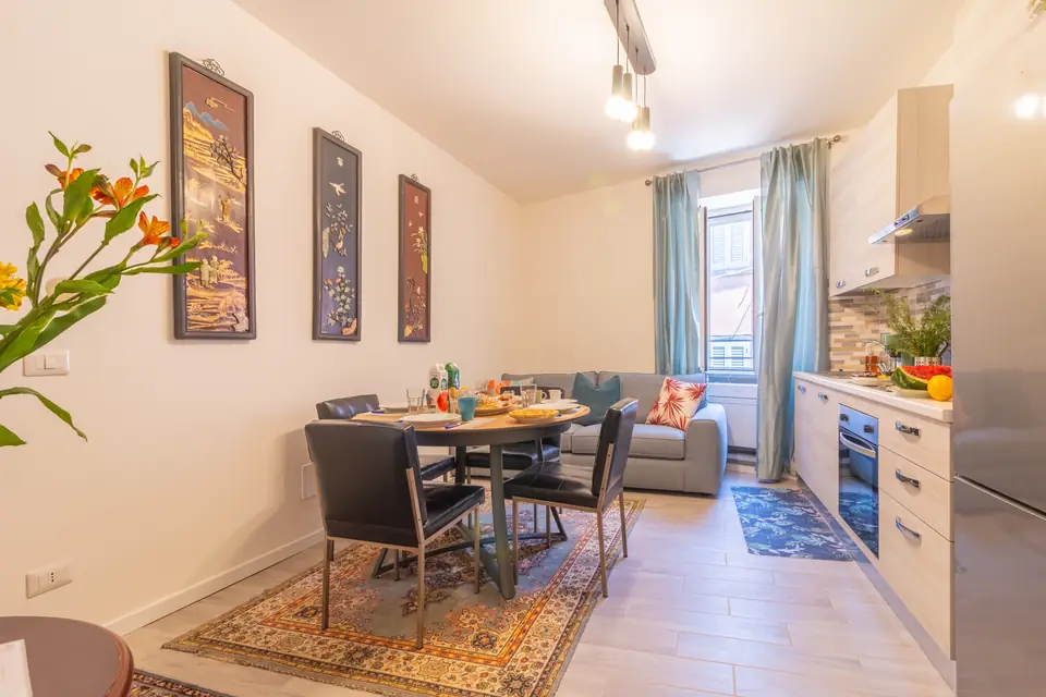 Zona pranzo con cucina